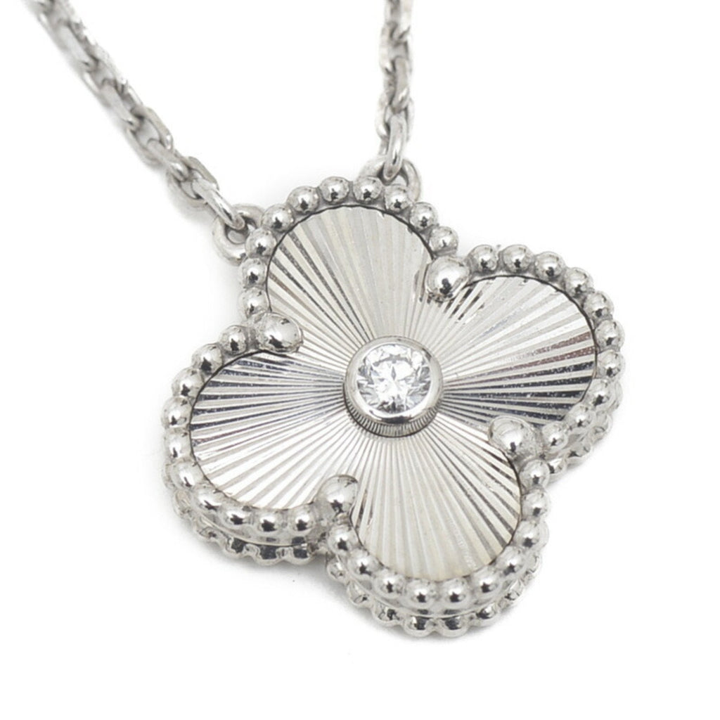 Sliver  Clover Stainless Steel Necklace – A Statement of Elegance - bamn.