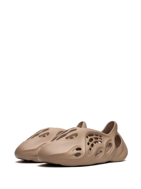 adidas Yeezy
YEEZY Foam Runner "Clay Taupe" sneakers - bamn.