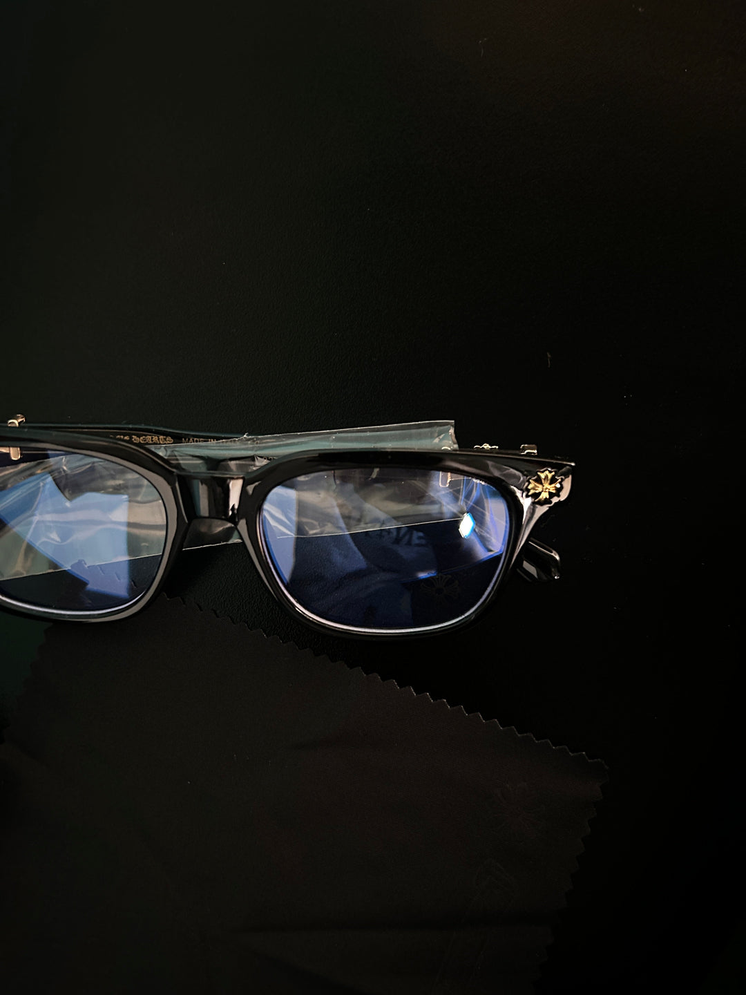 Chrome heart glasses - black & silver badges