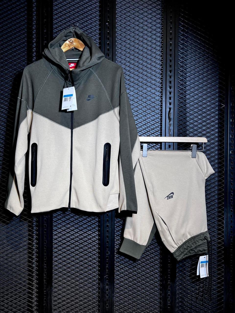 Nike Tech Fleece - bamn.