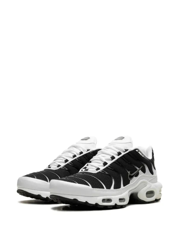 Nike Air Max Plus "Black / White" - bamn.
