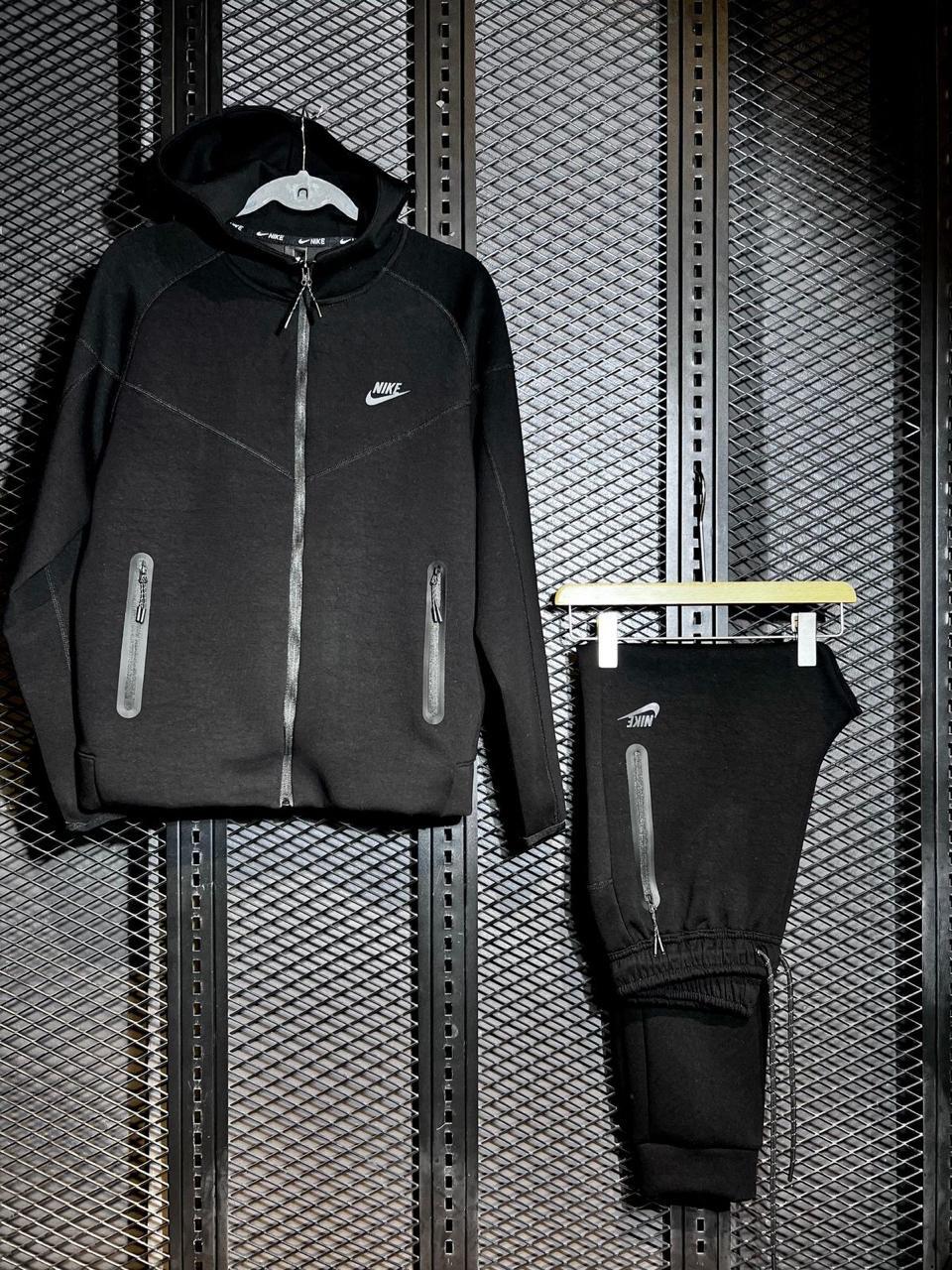 Nike Tech Fleece "black" - bamn.