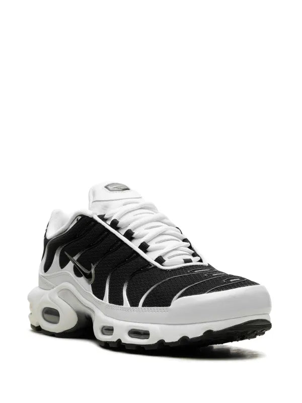 Nike Air Max Plus "Black / White" - bamn.