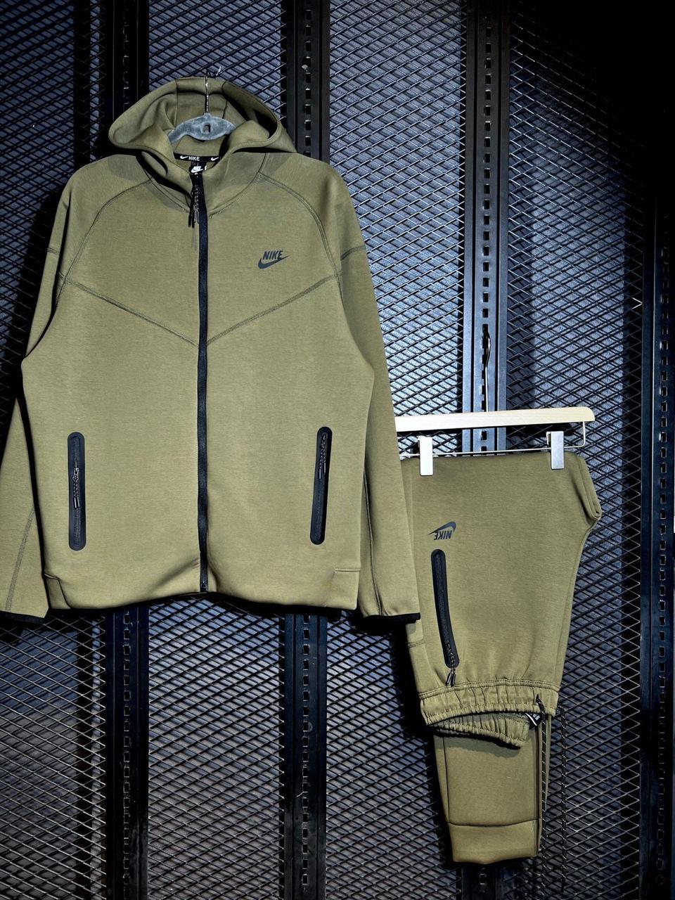 Nike Tech Fleece "Army Green" - bamn.